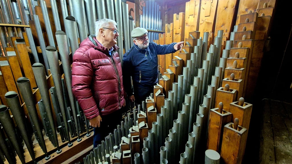 Die Orgel in der Harzgeröder Kirche wartet schon länger auf ihre Restaurierung. Bleifraß und andere Schäden haben inzwischen hörbare Spuren hinterlassen. 