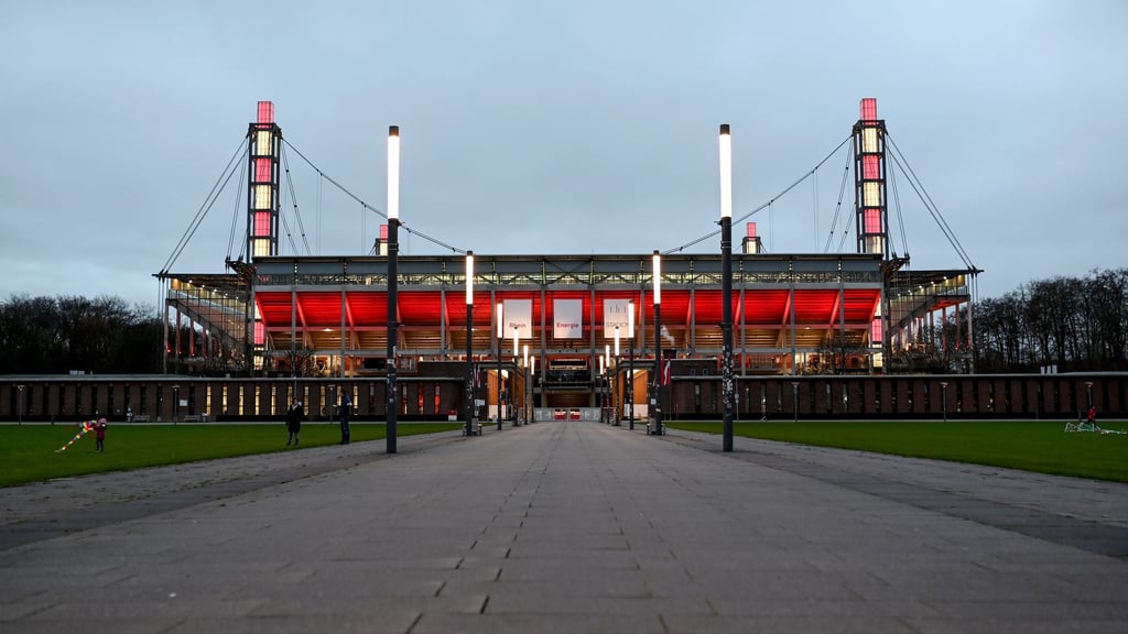 Die Frauen-Nationalmannschaft bestreitet ein WM-Qualifikationsspiel in Köln.