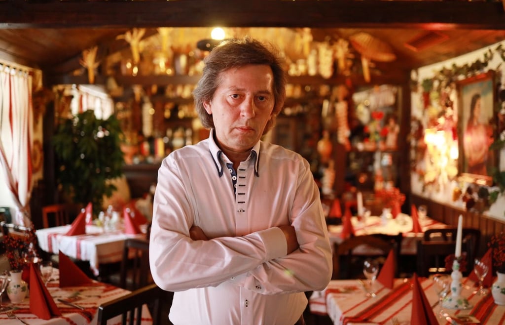 Die Senkung der Mehrwertsteuer gilt auch im ungarischen Restaurant „Balaton“. Inhaber Lászlo Réthy hat aber ganz andere Sorgen: Er hat wie viele andere Gastronomen unter anderem mit den Folgen des Fachkräftemangels zu kämpfen. 