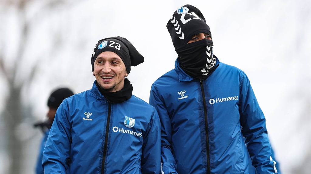 Trainieren bei eisigen Temperaturen: Die Spieler vom 1. FC Magdeburg bereiten sich auf das Spiel gegen Greuther Fürth vor.