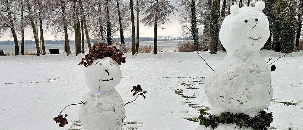 Mehrere Tagen  standen die Figuren  akkurat auf der Festwiese Bleiche.