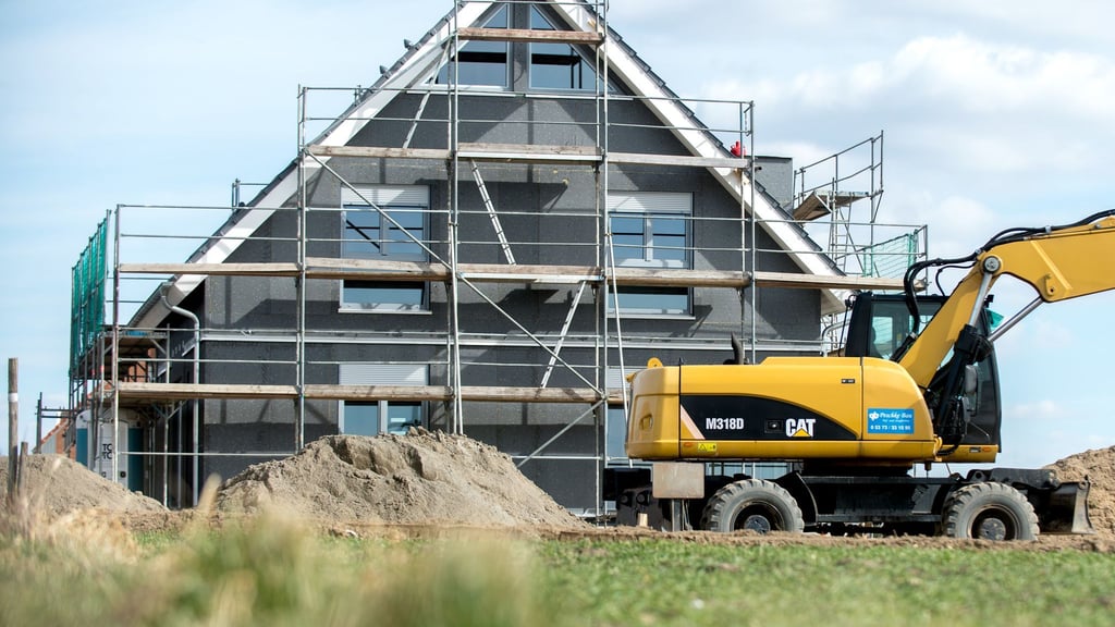 Beim Bau von klimafreundlichen Häusern kann man Hilfe vom Staat bekommen. (Archivbild)