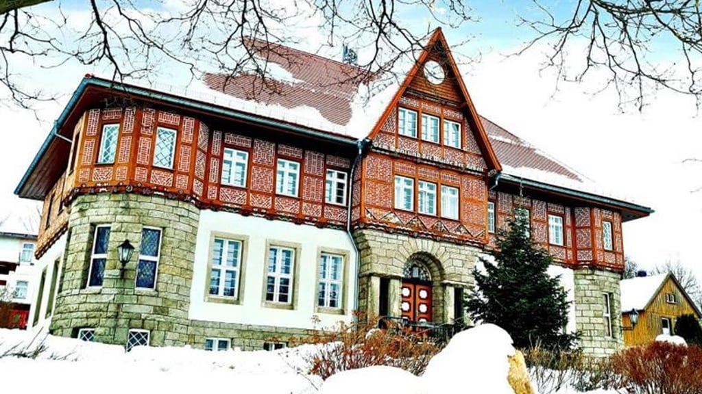 Von außen ein Prachtbau: Doch das Rathaus des Harz-Ortes Schierke braucht eine Sanierung.