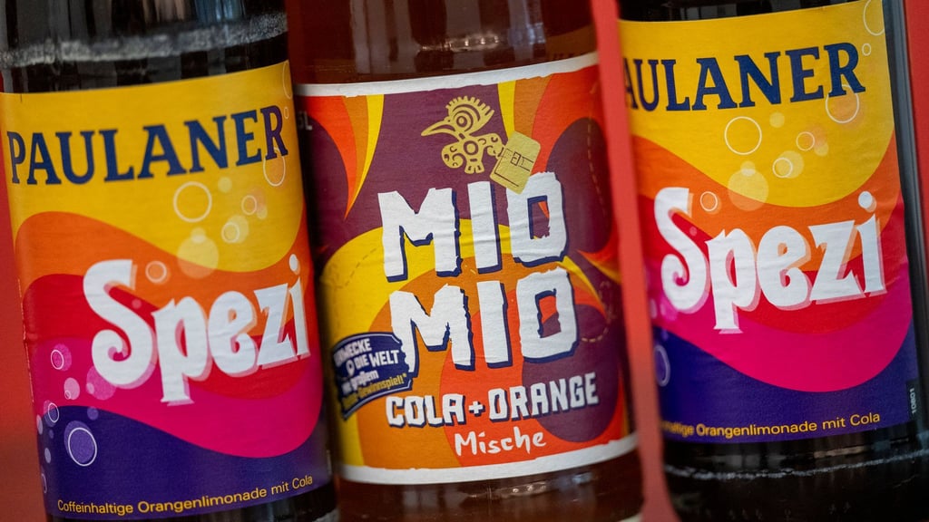 Im Spezi-Streits kritisiert Paulaner die Farbgestaltung der Cola-Orange-Mische von Mio Mio. Die Bayern erinnert sie zu sehr an die eigenen Spezi-Flaschen. (Archivbild)