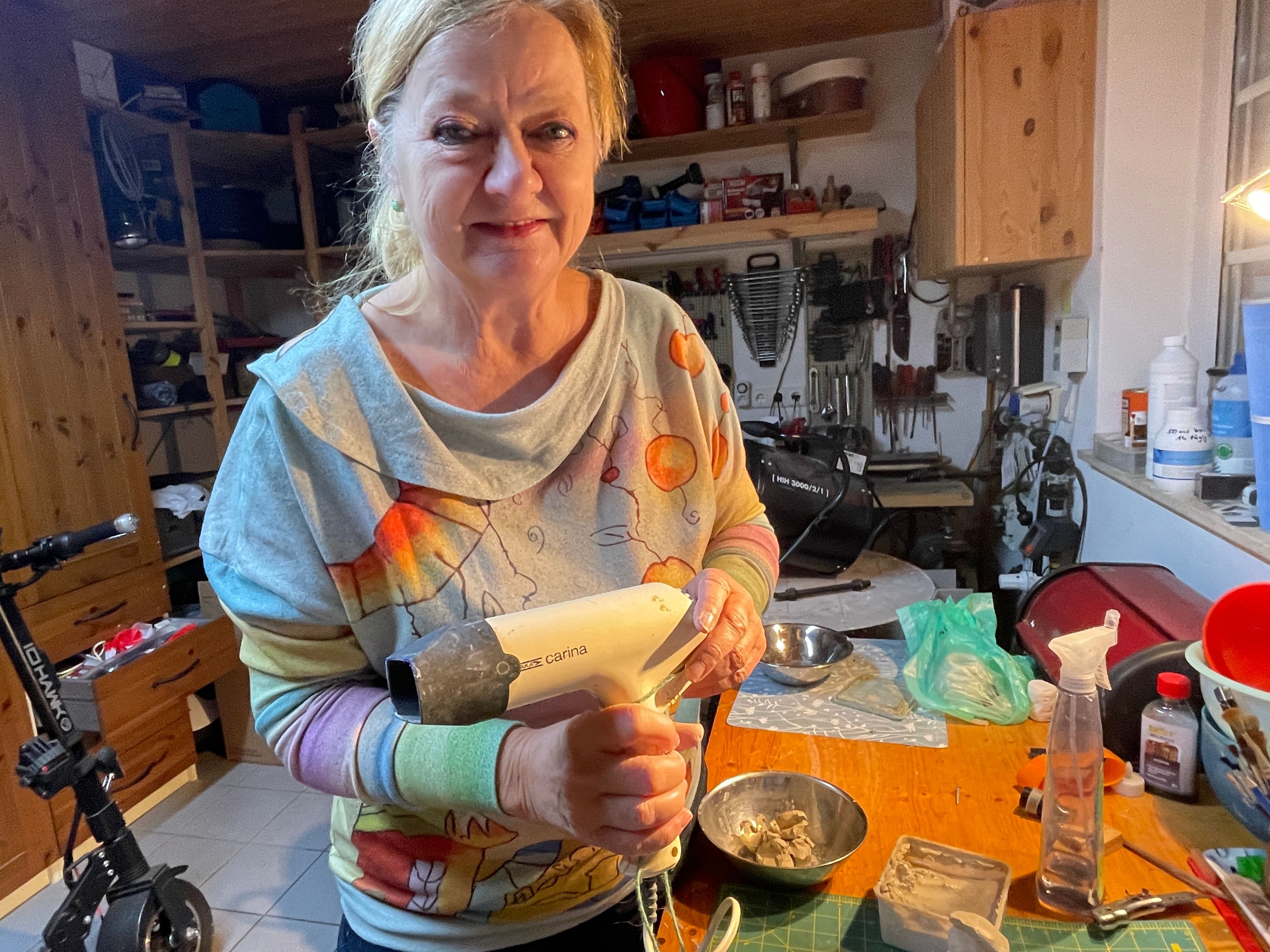 Ein Stück Kindheit: DDR-Föhn mit Kultstatus aus Zwickau : AKA Carina - mehr als heiße Luft