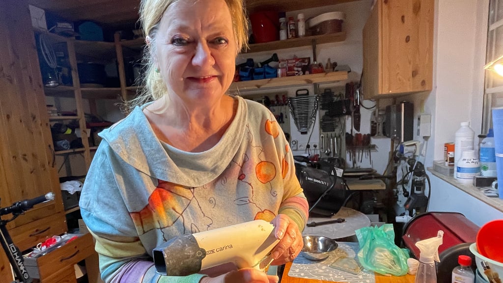 Damals in den 80er Jahren hat der AKA Carina Haare getrocknet - heute kommt er beim Töpfern zum Einsatz.