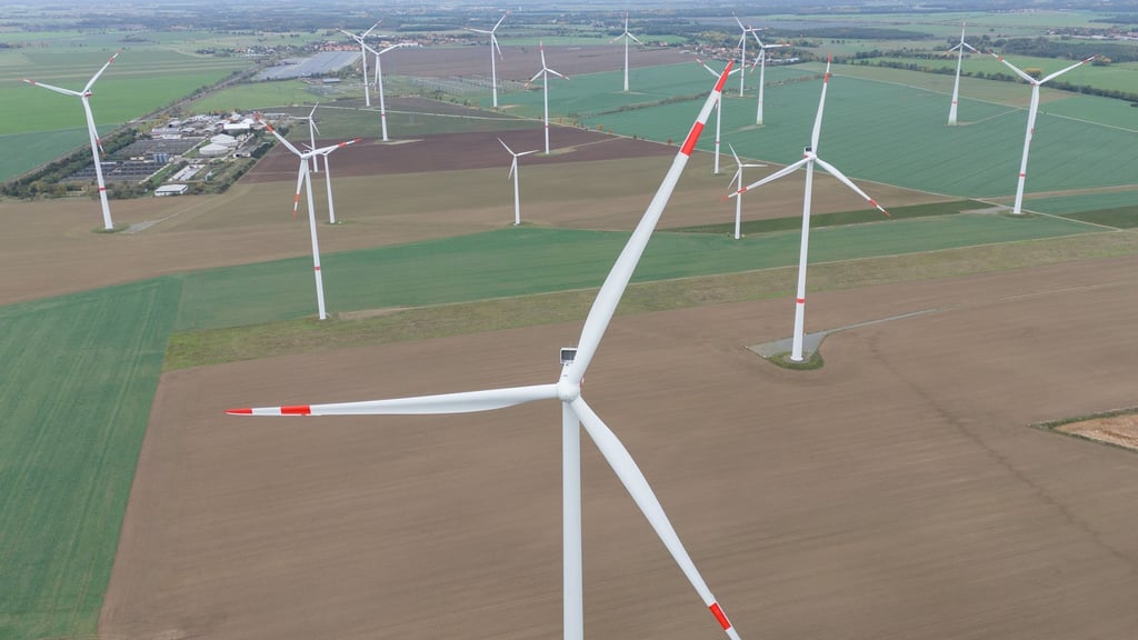 Die Freien Wähler in Ostdeutschland verlangen eine Vetorecht beim Ausbau der Windkraft (ArchivbildI).