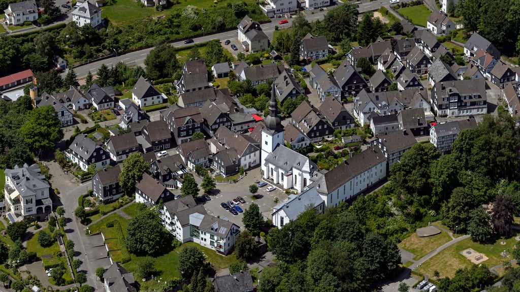 Bergneustadt in Nordrhein-Westfalen aus der Vogelperspektive - der örtliche Bürgermeister hatte für das Neustadt-Bündnis geworben.