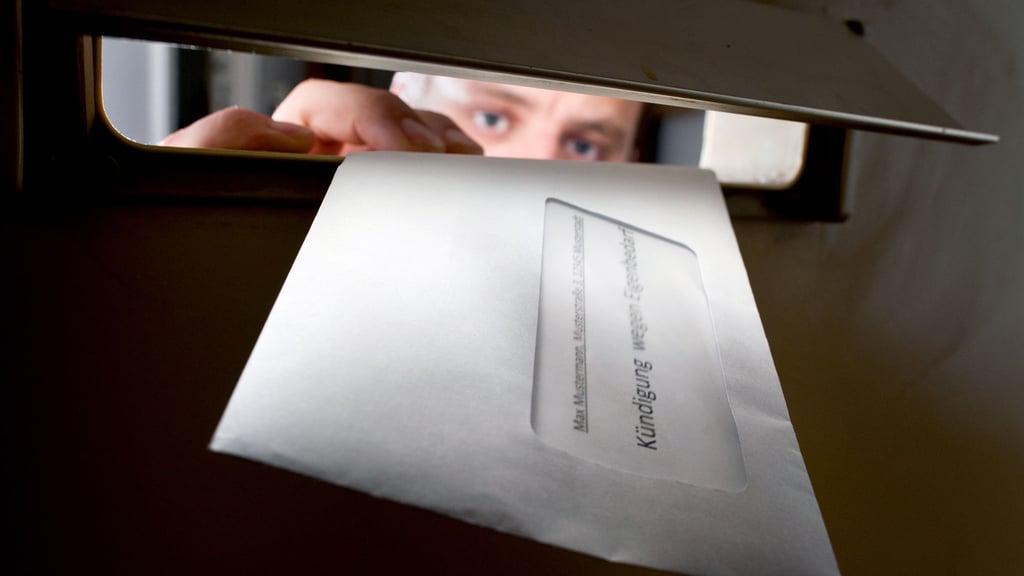 Wenn der Vermieter eine Kündigung wegen Eigenbedarfs ausspricht, sitzt der Schock bei Mietern oft tief. Ganz machtlos sind sie dagegen aber nicht.