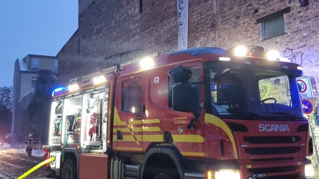 Dessau-Roßlaus Feuerwehren waren am Kristallpalast im Einsatz. 