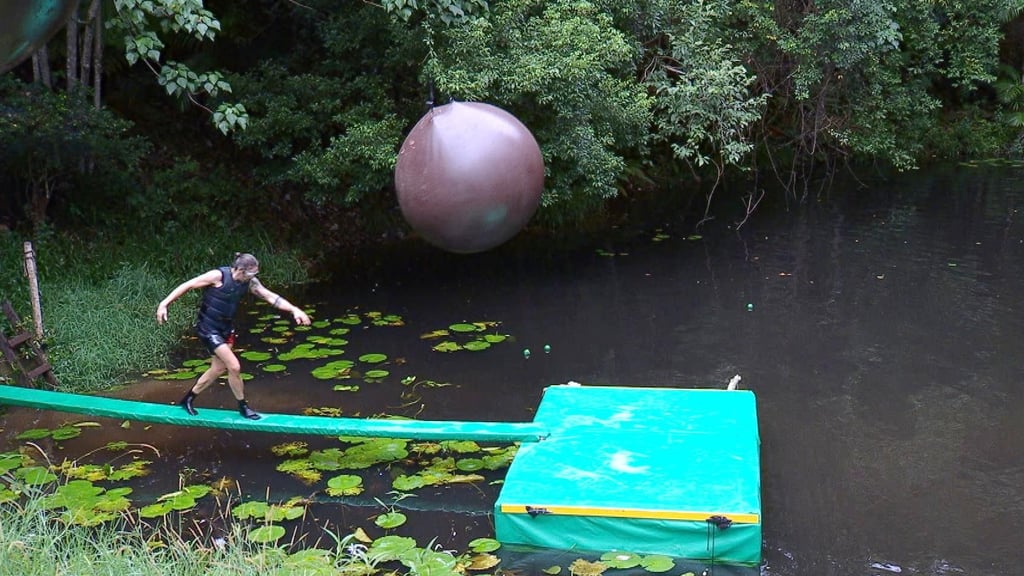 Während seiner Prüfung im Dschungel rutschte Gil aus. Der Sänger musste im Krankenhaus versorgt werden.