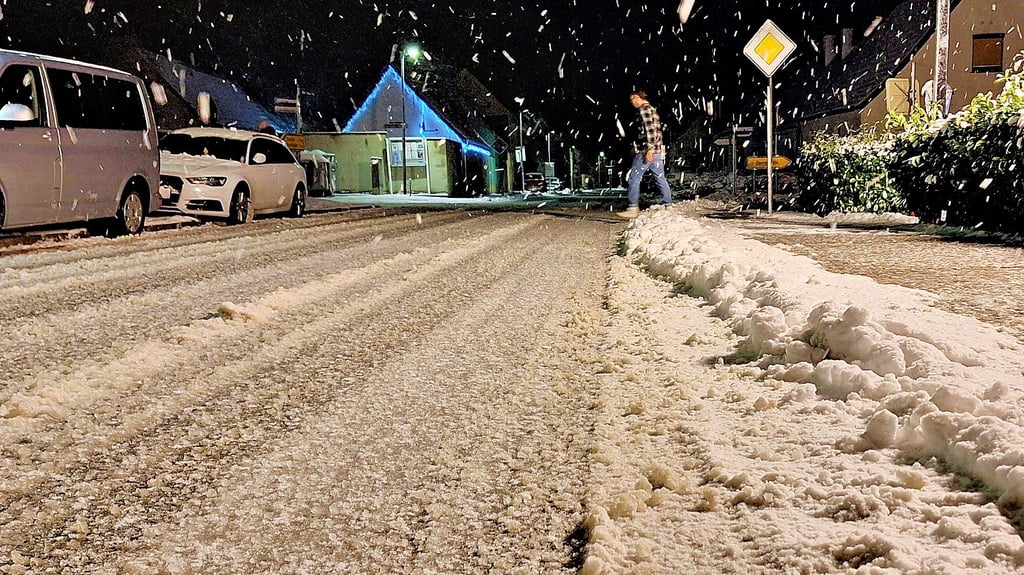 Der Winterdienst räumt Straßen nach Priorität. 