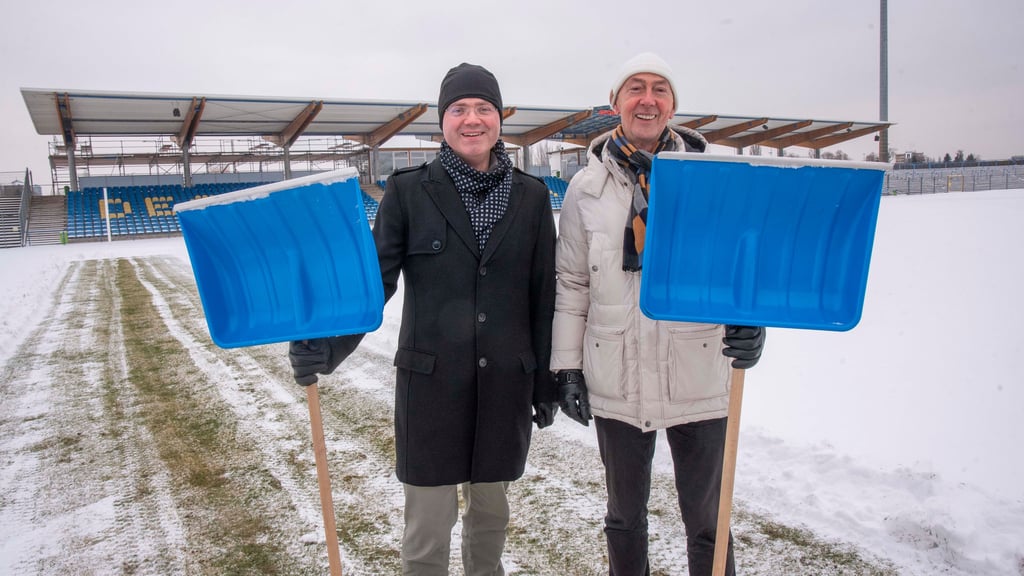 Nächsten Sonnabend, 14. Februar, soll im Dessauer Paul-Greifzu-Stadion des Rugby-Länderspiel Deutschland gegen Portugal stattfinden. Damit das möglich ist, muss am Sonnabend Schnee geschippt werden. 10 Uhr geht es los. Für freiwillige Helfer gibt es eine Freikarte auf der Sitzplatztribüne. 