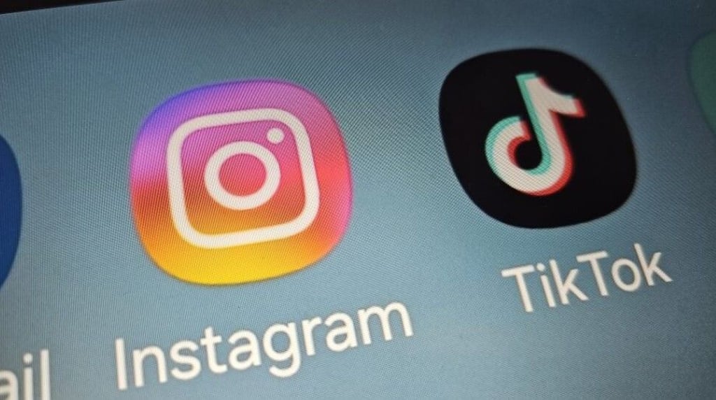 Ein Mann aus Halle präsentiert sich auf Instagram und TikTok und wird dabei seit langem von einer Gruppe beobachtet. Macht er sich strafbar?