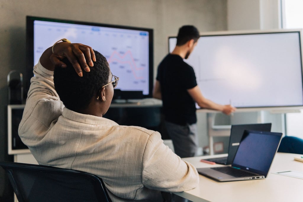 Kein Meeting nach 18 Uhr: Wer sich das vornimmt, sollte auch konsequent nur vor dieser Zeit an Meetings teilnehmen.
