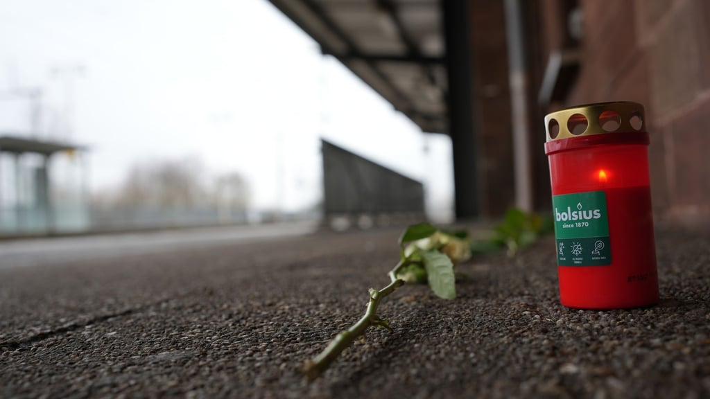 Der Angriff auf den Zugbegleiter löst bundesweit Entsetzen aus.
