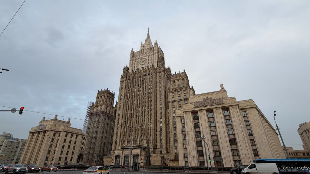 Russland hat nach der Ausweisung eines seiner Diplomaten aus Deutschland nun auch einen Mitarbeiter der deutschen Botschaft zur unerwünschten Person erklärt. (Archivbild)