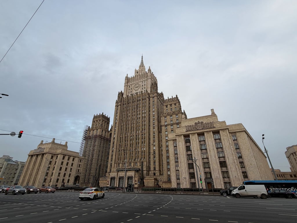 Russland hat nach der Ausweisung eines seiner Diplomaten aus Deutschland nun auch einen Mitarbeiter der deutschen Botschaft zur unerwünschten Person erklärt. (Archivbild)