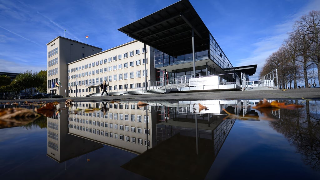Der Sächsische Landtag ist bei einer Verschärfung des Jugendstrafrechts uneins. (Archivbild)