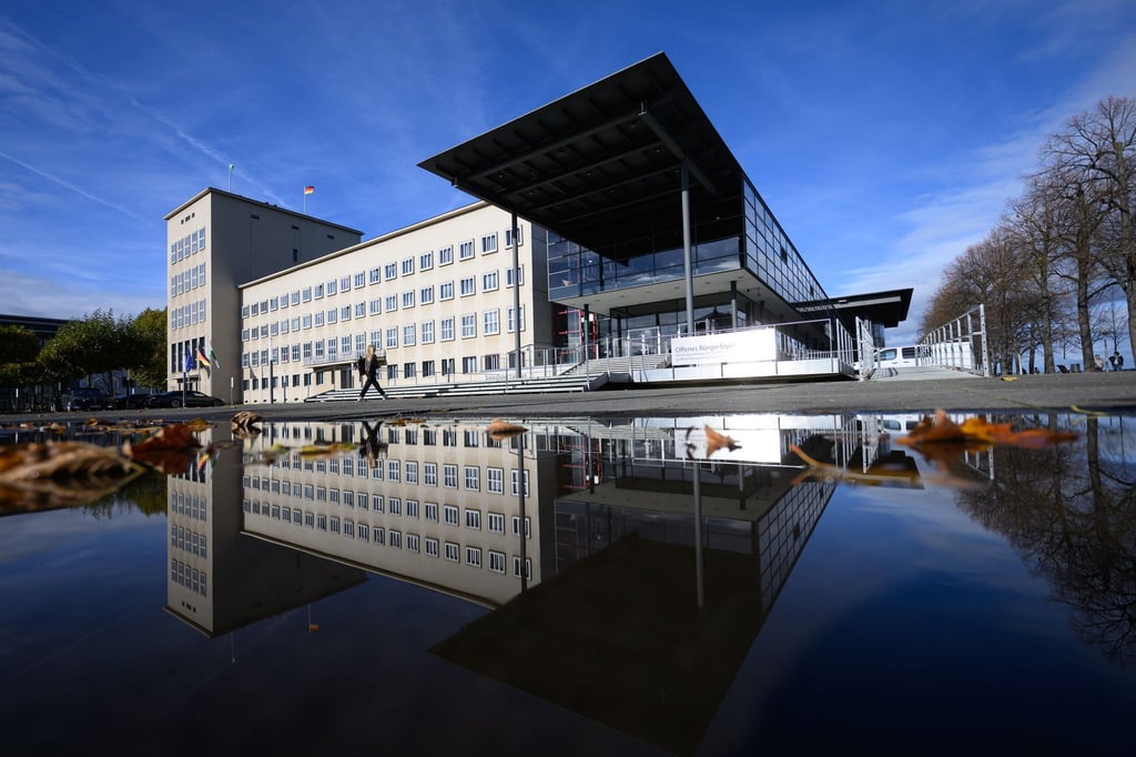 Der Sächsische Landtag ist bei einer Verschärfung des Jugendstrafrechts uneins. (Archivbild)