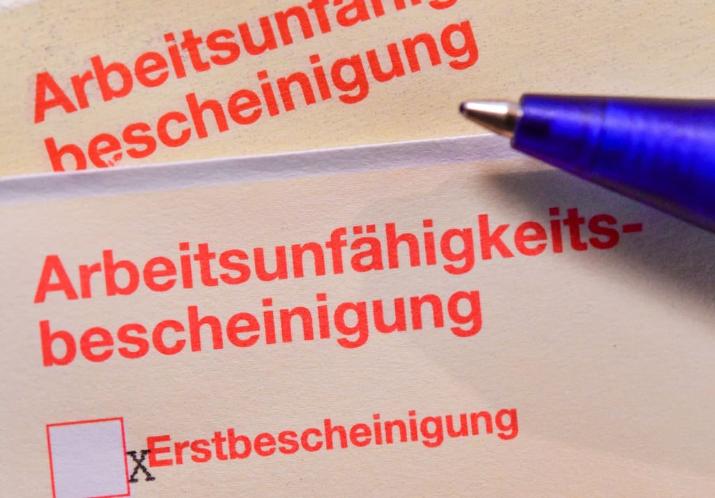 Kanzler Merz (CDU) hatte jüngst eine Debatte um die Fehltage wegen Krankheit in Deutschland losgetreten. (Symbolbild)