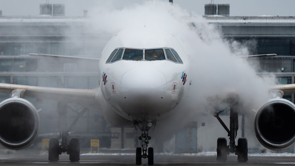 Außergewöhnliche Umstände, oder nicht? Bei Flugausfällen und großen Verspätungen infolge von winterlicher Witterung gehen Betroffene oft leer aus.
