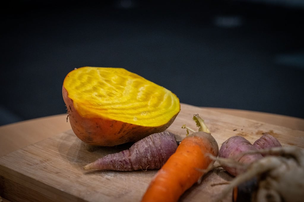 In der Küche sind Rüben vielseitig einsetzbar: Sie schmecken roh im Salat, als Ofengemüse oder im Eintopf.