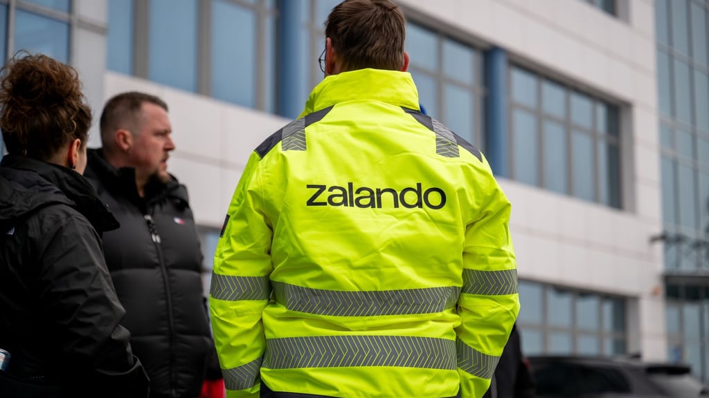 Erste Betriebsversammlung nach dem Aus für Zalando-Logistikzentrum in Erfurt.