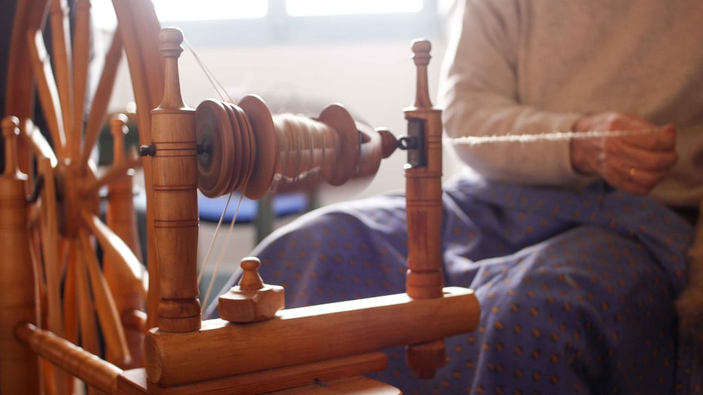 Ende Februar erhalten Interessierte einen Schnupperkurs am Spinnrad. 