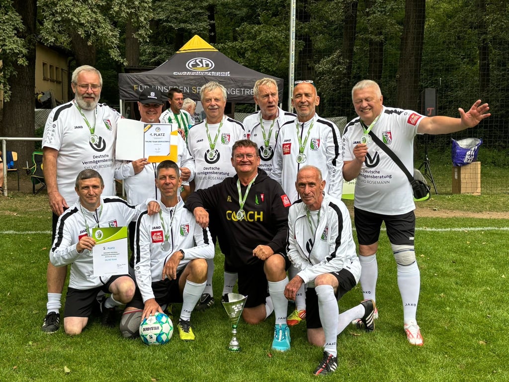 Die Gehfußball-Senioren der  SG Bad Dürrenberg stellen mit dem „Saline Team“  den amtierenden Landesmeister.