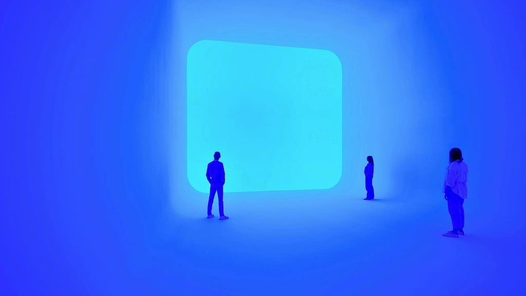 Als ob James Turrell zaubern könnte. Blaue Luft zum Beispiel.