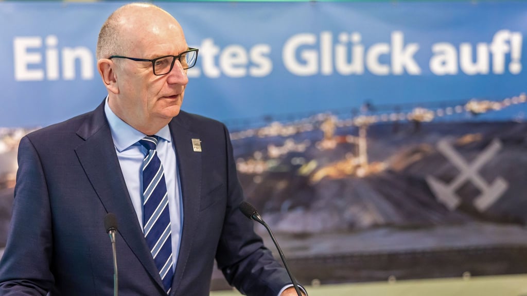 Mit der Sprengung der Förderbrücke F60 endet ein prägendes Kapitel Lausitzer Bergbaugeschichte. Ministerpräsident Dietmar Woidke spricht von einem „sehr emotionalen Moment“ und würdigt die Bergleute.