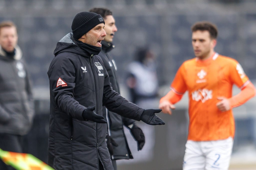 Der Trainer ärgert sich über die Länge der Sperre. (Archivbild)