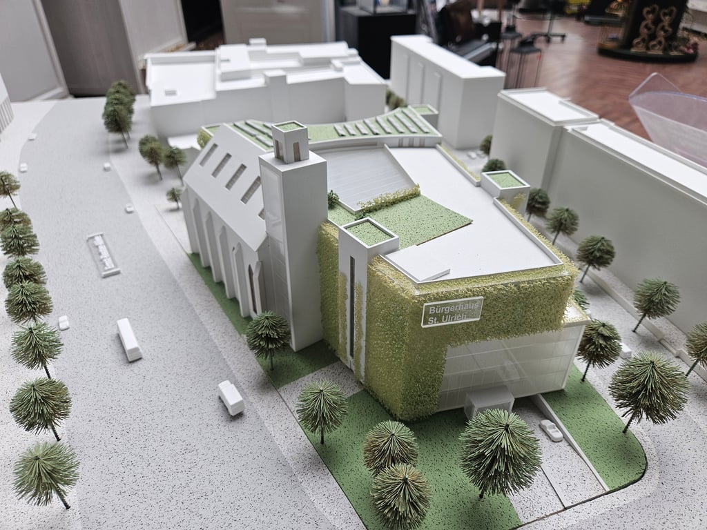 Modell einer möglichen Bebauung am Ulrichplatz in Magdeburg: Links im Bild die Ernst-Reuter-Allee und unten und rechts die Krügerbrücke.
