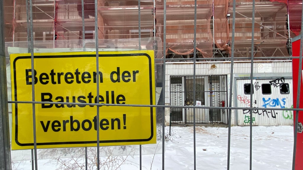 In Magdeburg wird derzeit ein Plattenbau saniert.