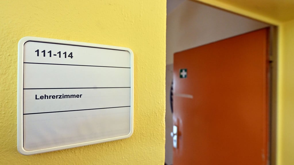 Rund 700 Lehramtswärter erhalten Post vom Land mit einem Jobangebot an Thüringer Schulen. (Symbolbild)