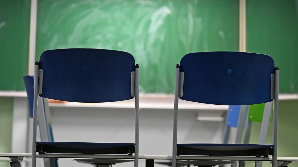 In mehreren Regionen Niedersachsens fällt wegen des Winterwetters wieder die Schule aus. (Symbolbild)