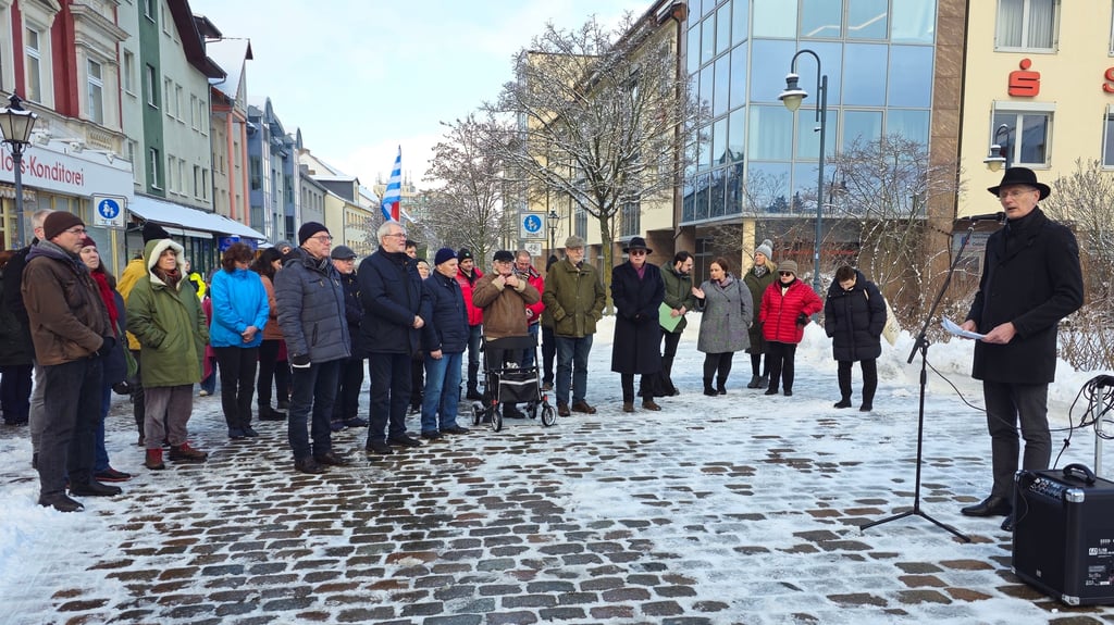 Andreas Dittmann bei der Gedenkstunde am 27. Januar am Roten Garten.