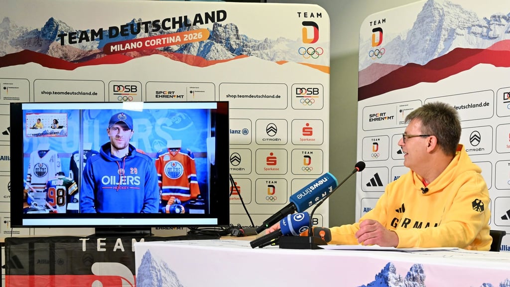 Thomas Weikert (r) weist vereinzelte Kritik an der Wahl von Leon Draisaitl zum deutschen Fahnenträger bei der Olympia-Eröffnungsfeier zurück.