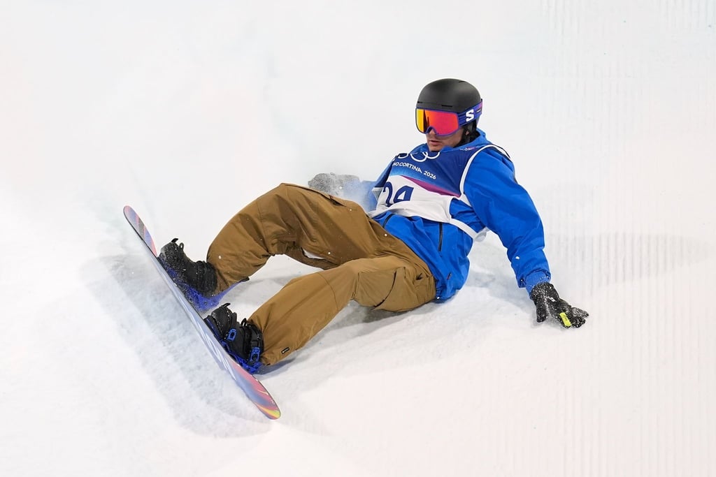 Snowboarder Noah Vicktor stürzte bei seinem ersten Sprung.