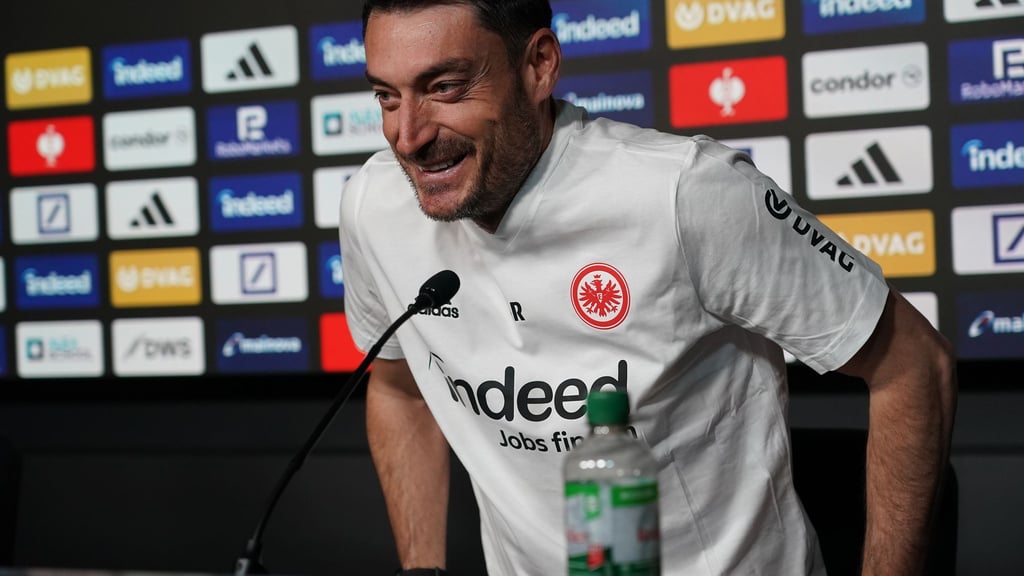 Schwung und Selbstbewusstsein: Eintracht-Coach Albert Riera.