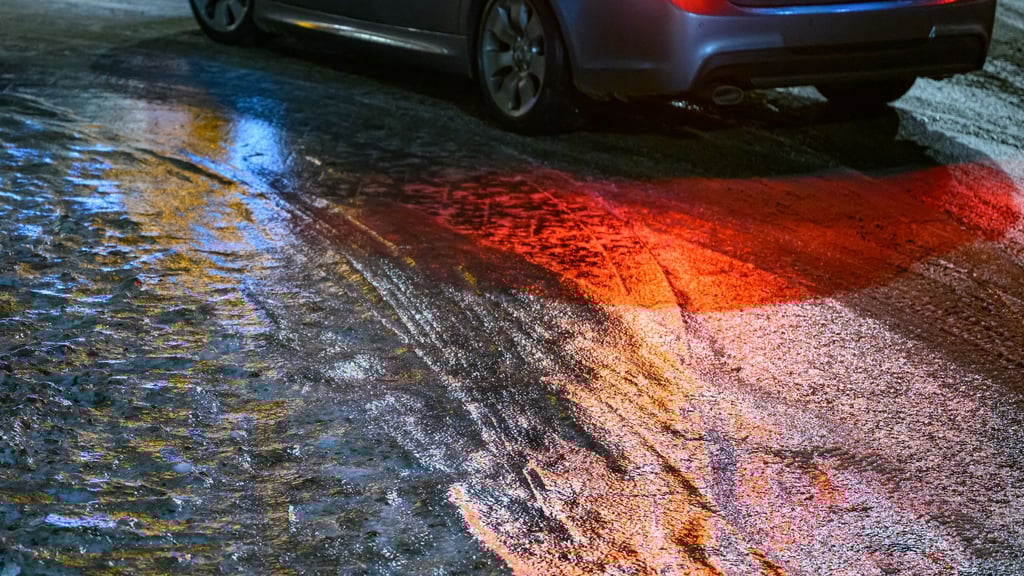 Erneut gibt es eine Warnung vor Glätte. (Archivbild)