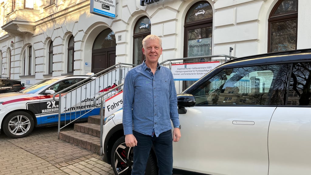 Reiner Nuthmann, Vorsitzender des Fahrlehrerverbandes Sachsen-Anhalt, blickt mit Kopfschütteln auf die Reformvorschläge aus Berlin.