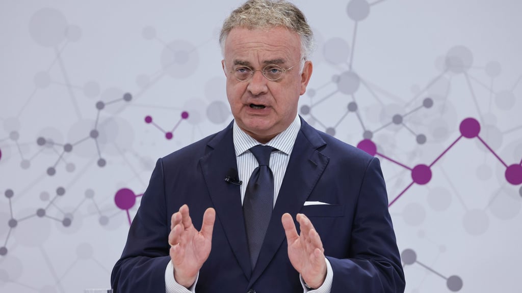 Das Spezialchemieunternehmen Evonik will künftig weniger Dividende an die Aktionärinnen und Aktionäre ausschütten, um mehr Geld für Investitionen und Schuldenabbau zu haben. (Symbolbild)