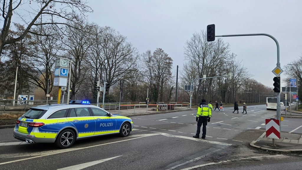 Polizisten mussten teils den Verkehr an ausgefallenen Ampeln regeln.