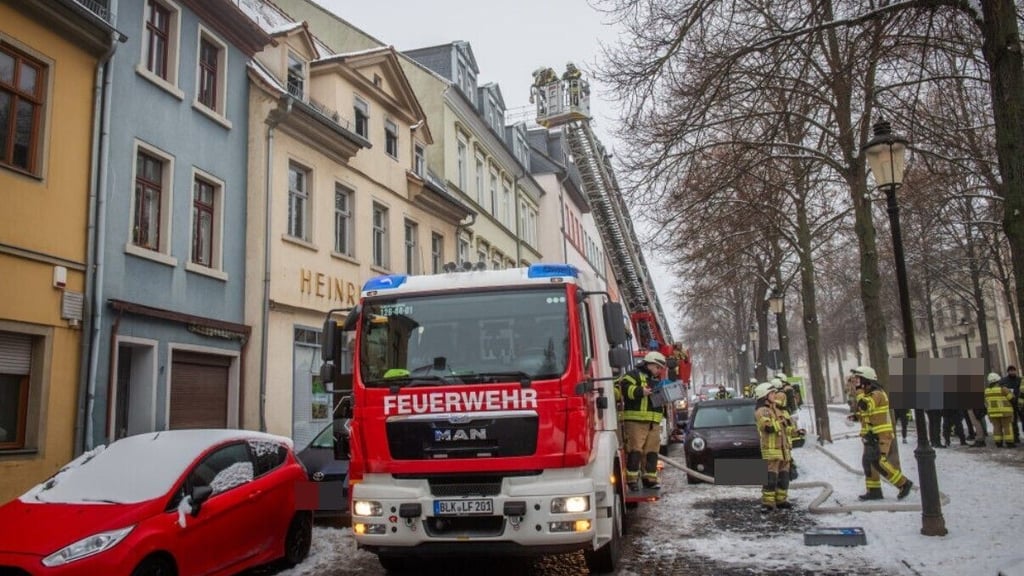 In einem Wohnhaus in Naumburg hat ein Mieter offenbar vorsätzlich ein Feuer gelegt.