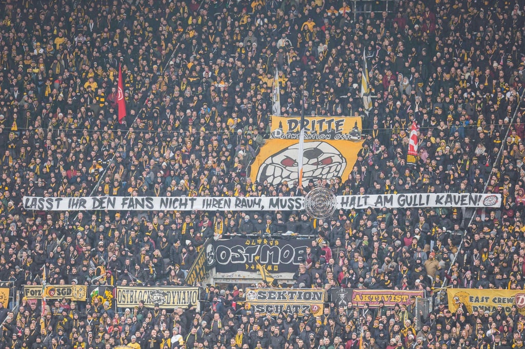 Mit diesem geschmacklosen Banner (Name unkenntlich gemacht) verhöhnten Fans von Dynamo Dresden die in Magdeburg verletzte Polizistin.