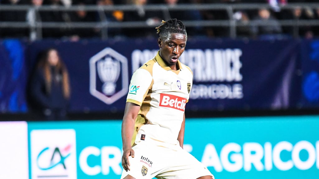 Amadou Haidara im Trikot des RC Lens.