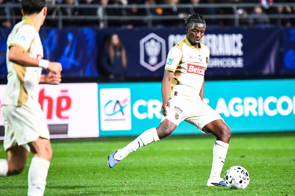 Amadou Haidara im Trikot des RC Lens.
