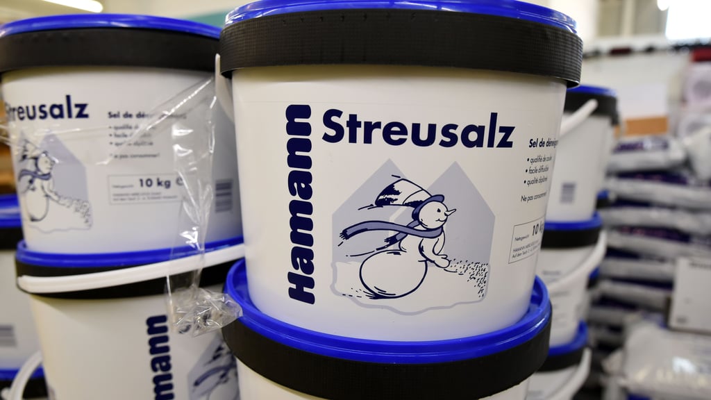 Die Benutzung von Streusalz ist in Halle laut Straßensatzung verboten. 